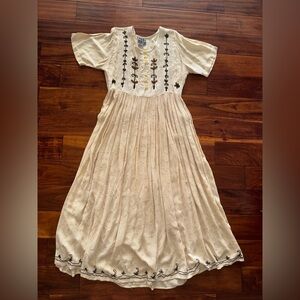 Chic Cream Mid/ Maxi Boho Dress with Embroidery‎ M Mads in India